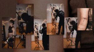 Fotógrafa registrando detalhes de tatuagem colorida com câmera profissional